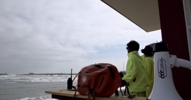 “El buen salvavidas es el que se anticipa a la emergencia”: Alberto Pastene cumple 23 años de seguridad en el mar