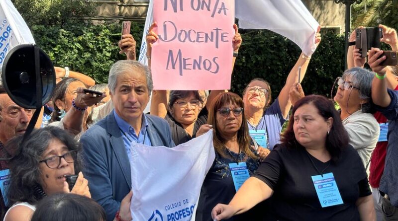 COLEGIO DE PROFESORES POR APROBACIÓN “ESCUELAS PROTEGIDAS” REITERÓ QUE INICIATIVA DEL GOBIERNO “TIENE UN FIN MÁS BIEN COMUNICACIONAL, EFECTISTA Y NO APUNTA A LAS CAUSAS”.