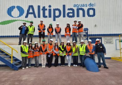 Futuros ingenieros comerciales conocieron operación de Planta Lluta