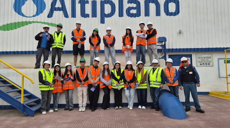 Futuros ingenieros comerciales conocieron operación de Planta Lluta