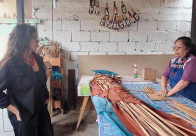 Mujeres que sostienen la región: María Velásquez, artesana en totora que mantiene viva la tradición